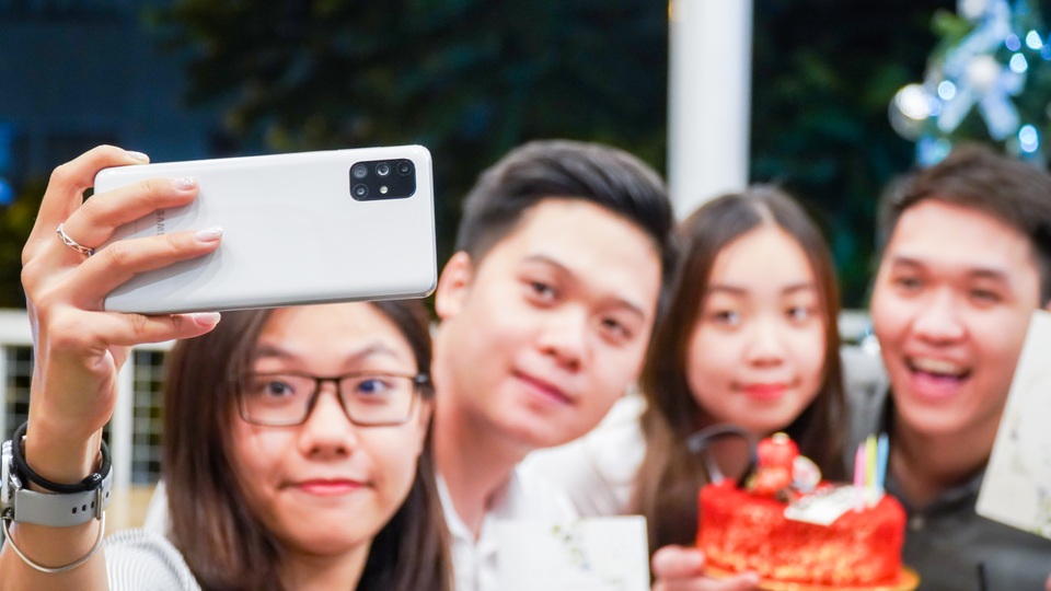 Đánh giá Galaxy M51: pin trâu, hiệu năng đủ dùng, thiết kế thô nặng - 3 Đánh giá Galaxy M51: pin trâu, hiệu năng đủ dùng, thiết kế thô nặng - 3