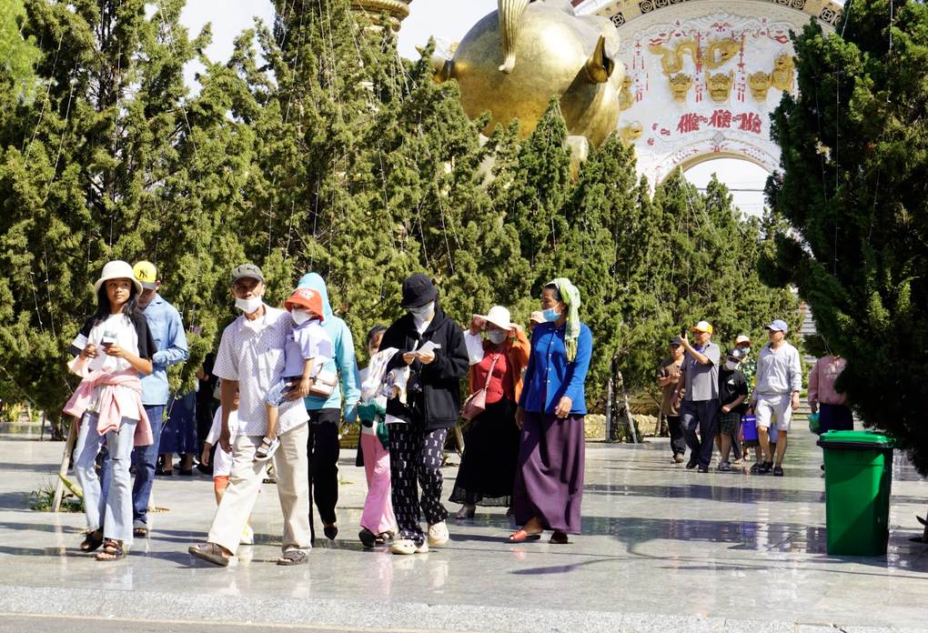 Đi bơi, du lịch mùa nắng nóng: Làm gì để không bị bệnh ngoài da tấn công? - 3 Đi bơi, du lịch mùa nắng nóng: Làm gì để không bị bệnh ngoài da tấn công? - 3