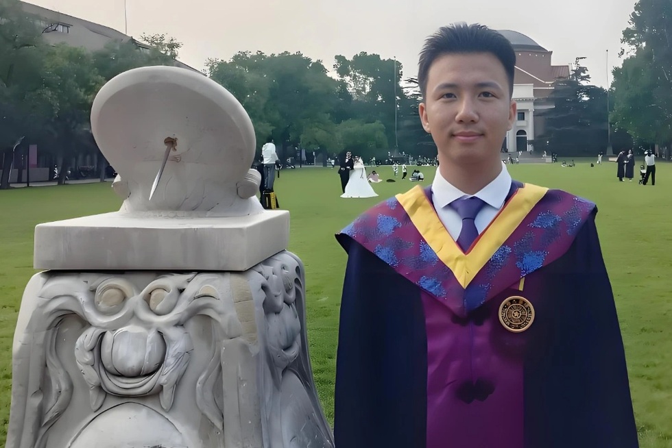 Từ thanh niên làm phụ hồ tới thạc sĩ trường đại học top 12 thế giới - 4 Từ thanh niên làm phụ hồ tới thạc sĩ trường đại học top 12 thế giới - 4