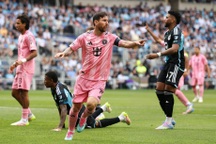 Lionel Messi ghi bàn, Inter Miami thua thảm khó tin
