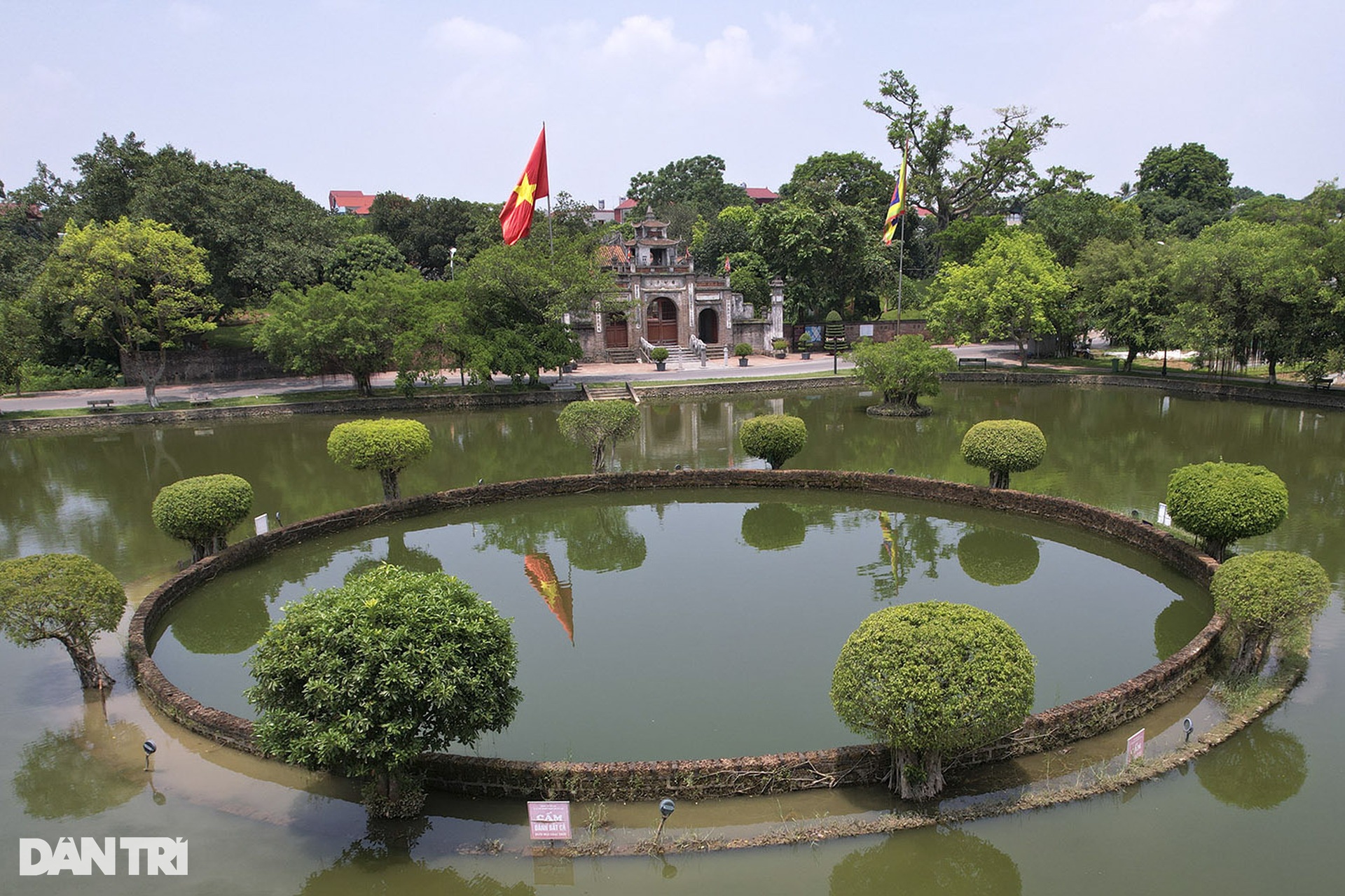 Chiêm ngưỡng tượng đồng độc bản vua An Dương Vương - 2 Chiêm ngưỡng tượng đồng độc bản vua An Dương Vương - 2