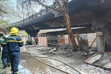 Cầu Vĩnh Tuy có khả năng chịu lực như thế nào sau vụ cháy bãi xe?