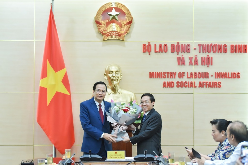 Ông Phạm Tuấn Anh được bổ nhiệm làm Tổng Biên tập báo điện tử Dân trí - 2 Ông Phạm Tuấn Anh được bổ nhiệm làm Tổng Biên tập báo điện tử Dân trí - 2