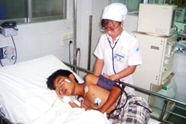 Suýt chết vì uống nhầm hóa chất vệ sinh chuồng trại