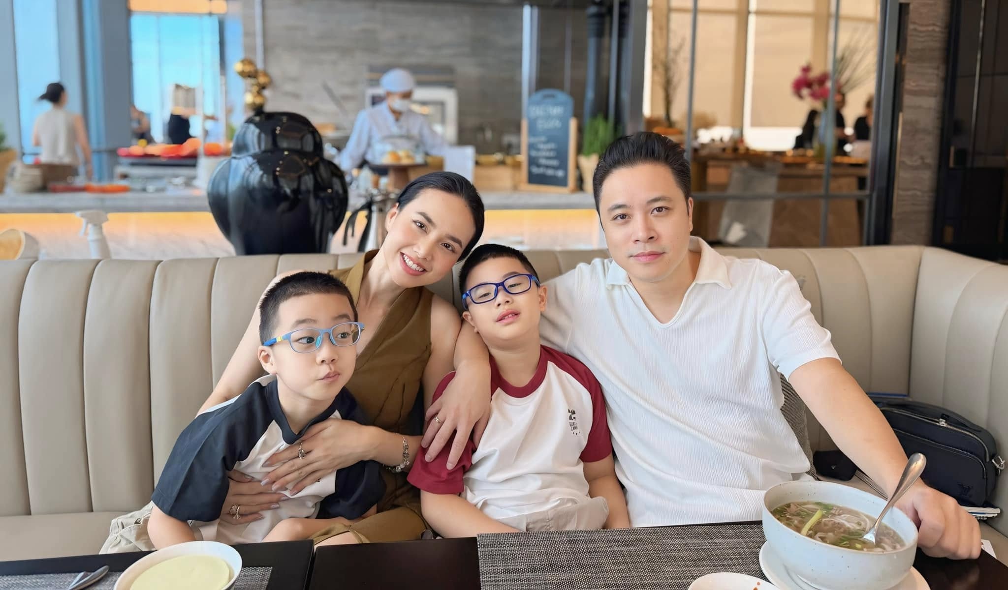 Đinh Ngọc Diệp kể 3 lần Victor Vũ vượt cửa tử, cảm thông nếu chồng say nắng - 2 Đinh Ngọc Diệp kể 3 lần Victor Vũ vượt cửa tử, cảm thông nếu chồng say nắng - 2
