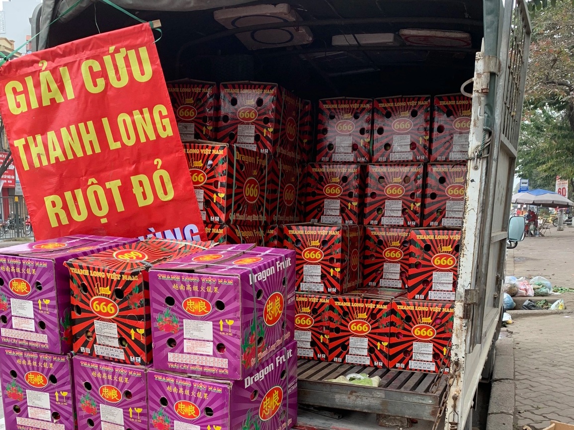 Khám phá những xe giải cứu thanh long giá siêu rẻ trên đường phố Hà Nội - 1 Khám phá những xe giải cứu thanh long giá siêu rẻ trên đường phố Hà Nội - 1