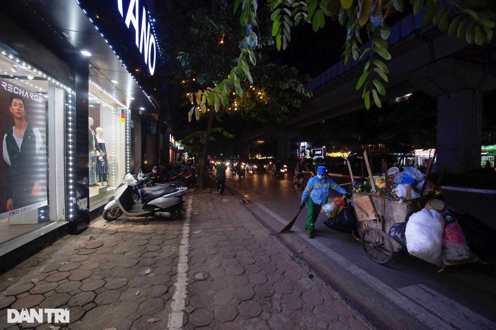 Con phố trung tâm Hà Nội gần 10 năm không có đèn đường - 10 Con phố trung tâm Hà Nội gần 10 năm không có đèn đường - 10