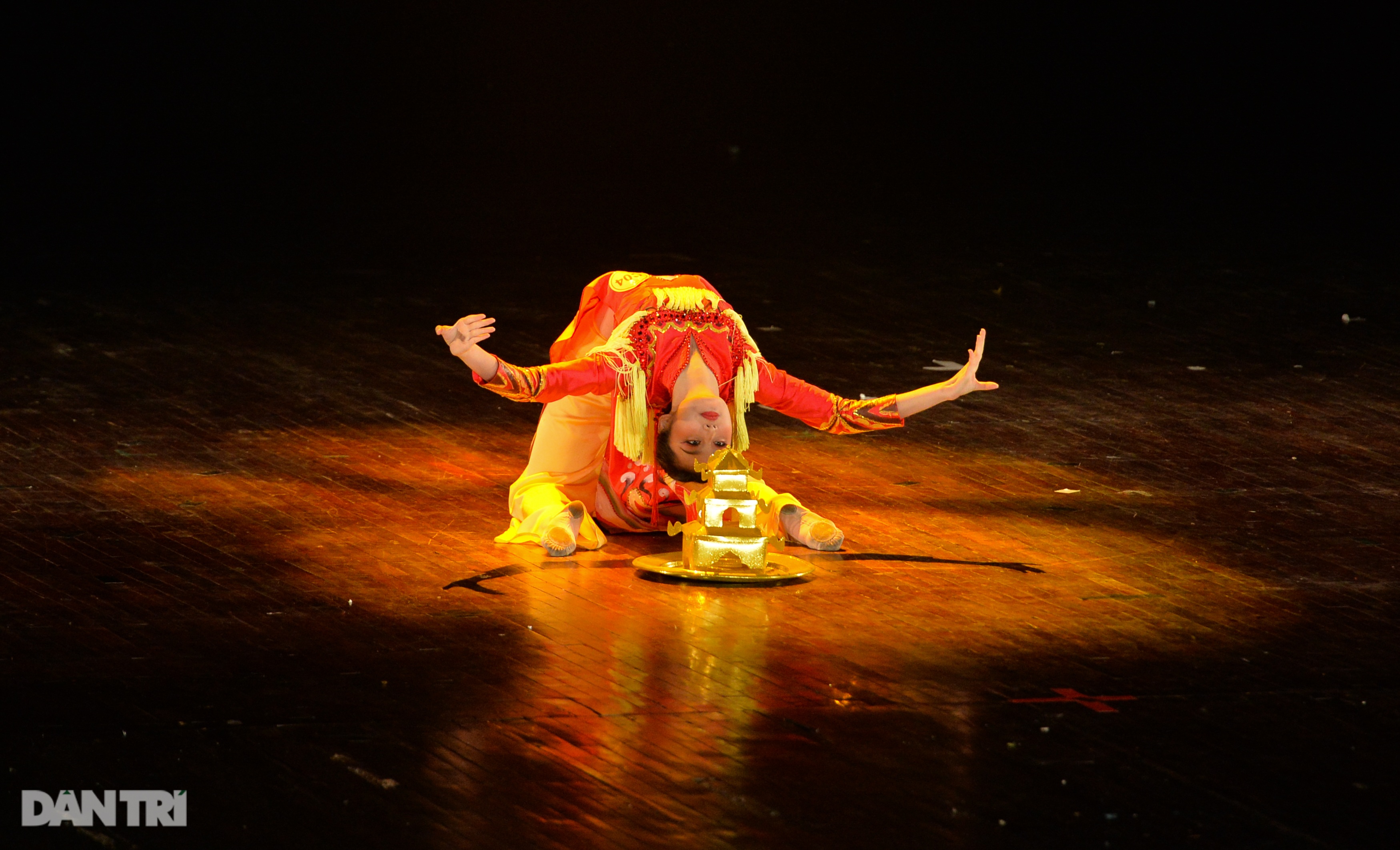 “Súy Vân”, “Hề chèo” thu hút người xem đêm diễn Tài năng múa - 21 “Súy Vân”, “Hề chèo” thu hút người xem đêm diễn Tài năng múa - 21