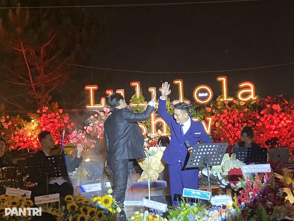 Vì sao Hoài Lâm trở lại showbiz giữa tranh cãi giọng hát đi xuống? - 2 Vì sao Hoài Lâm trở lại showbiz giữa tranh cãi giọng hát đi xuống? - 2