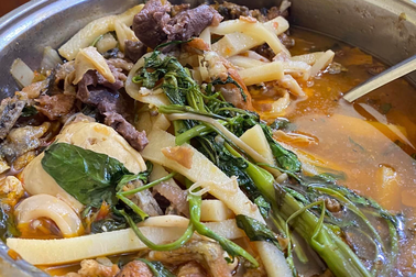 Hà Nội: Nhà hàng bị tố cho khách dùng nước lẩu thừa toàn thịt vụn