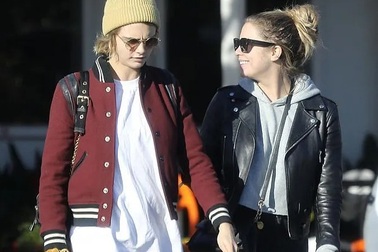 Cara Delevingne hạnh phúc bên người tình đồng giới