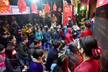 Sợ dịch Corona, "phố vàng" Hà Nội vắng vẻ, đìu hiu trong ngày vía Thần Tài