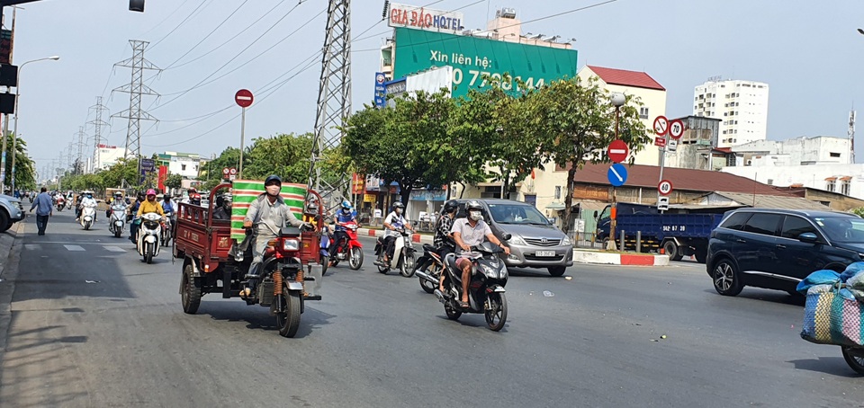 Người Sài Gòn ùa ra đường ngày không cách ly - 6 Người Sài Gòn ùa ra đường ngày không cách ly - 6