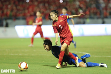 Huỳnh Như có thể về nước khoác áo đội bóng đá nữ TPHCM