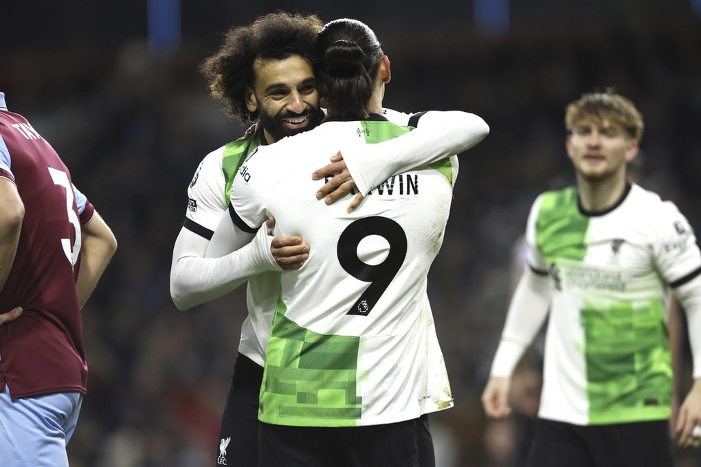 Liverpool chiếm ngôi đầu bảng Premier League - 1 Liverpool chiếm ngôi đầu bảng Premier League - 1