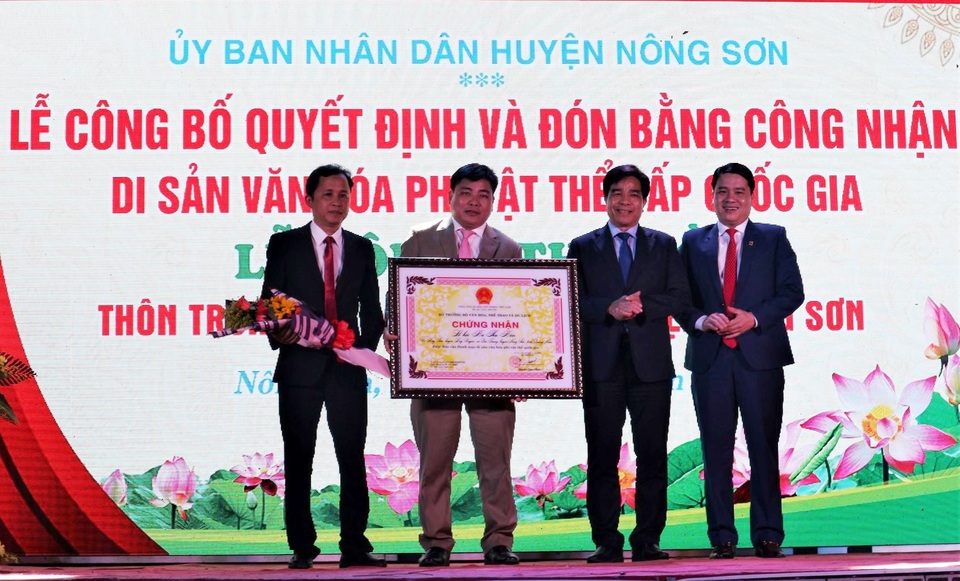 Hàng ngàn du khách tưng bừng trẩy hội Bà Thu Bồn ở Quảng Nam - 2 Hàng ngàn du khách tưng bừng trẩy hội Bà Thu Bồn ở Quảng Nam - 2