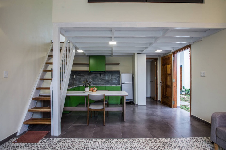 Vợ chồng ở Phú Quốc xây tường “khổng lồ” tránh nắng cho biệt thự “khủng” - 11