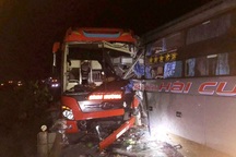 Tai nạn liên hoàn giữa 3 ô tô khách trên đường Hồ Chí Minh