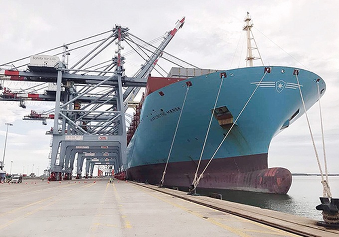 tau-container-lon-nhat-the-gioi-cap-cang-cai-mep
