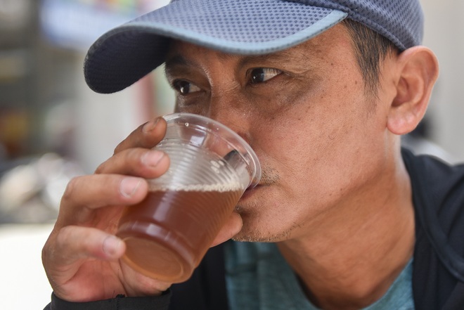 Hà Nội: Mát lòng trà chanh đá miễn phí giữa ngày nắng đỉnh điểm - 20 Hà Nội: Mát lòng trà chanh đá miễn phí giữa ngày nắng đỉnh điểm - 20