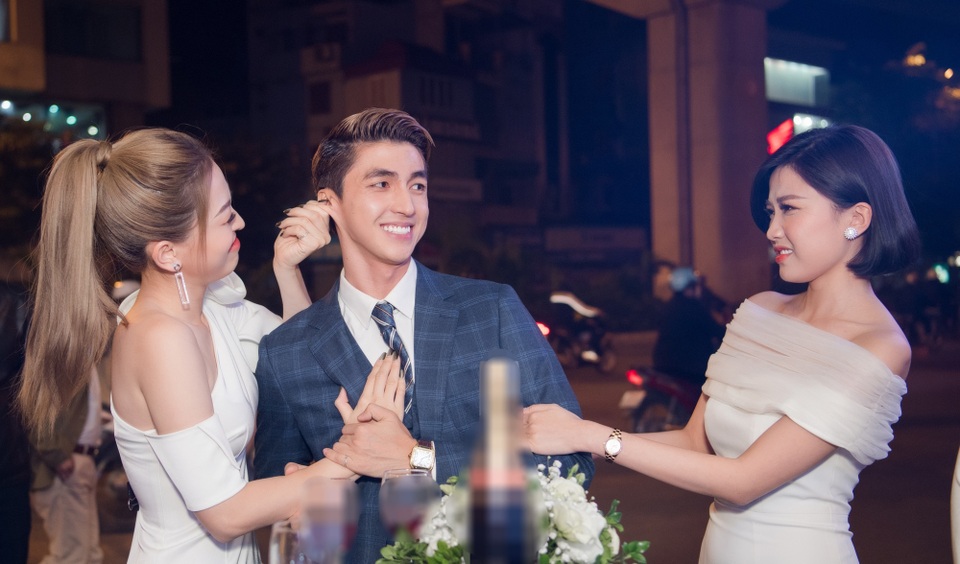 “Mẹ chồng” Lan Hương được dàn Hoa hậu, diễn viên tranh nhau gọi “u” - 9 “Mẹ chồng” Lan Hương được dàn Hoa hậu, diễn viên tranh nhau gọi “u” - 9