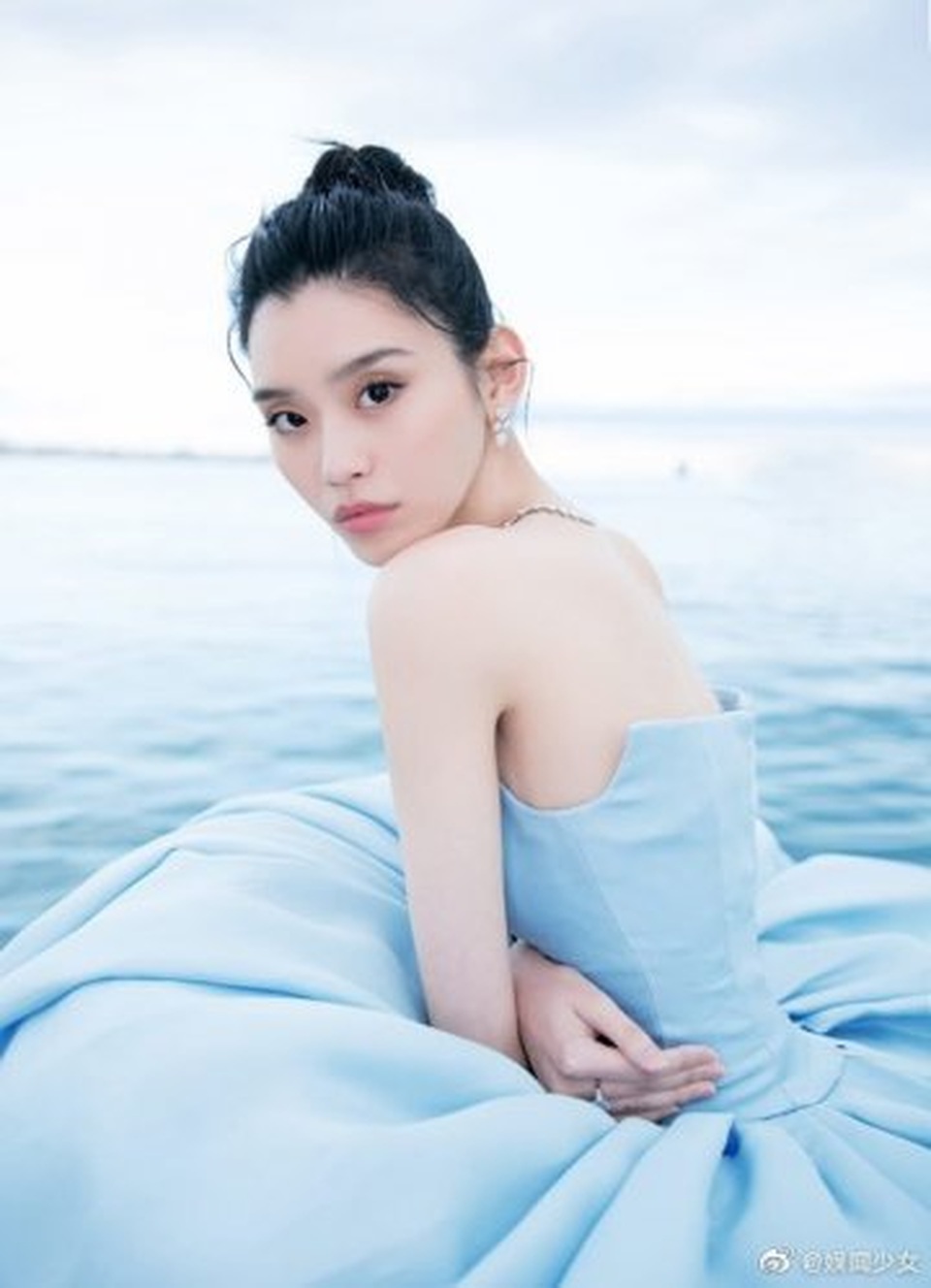 Siêu mẫu Hề Mộng Dao sẽ được chia bao nhiêu khi bố chồng qua đời? - 8 Siêu mẫu Hề Mộng Dao sẽ được chia bao nhiêu khi bố chồng qua đời? - 8