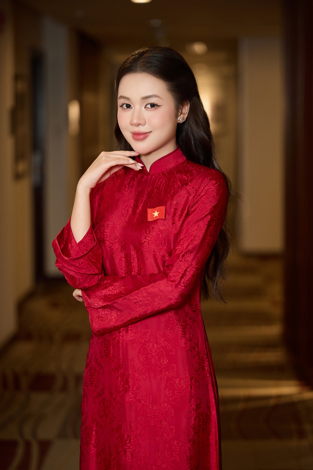 តារាចម្រៀង Vu Thuy Linh រំជួលចិត្តពេលច្រៀងអំពីស្រុកកំណើតនៅឯការប្រគុំតន្ត្រីដែលមានអ្នកទស្សនា 30,000 - 2 Ca sĩ Vũ Thùy Linh xúc động khi hát về quê hương ở hòa nhạc 30.000 khán giả - 2