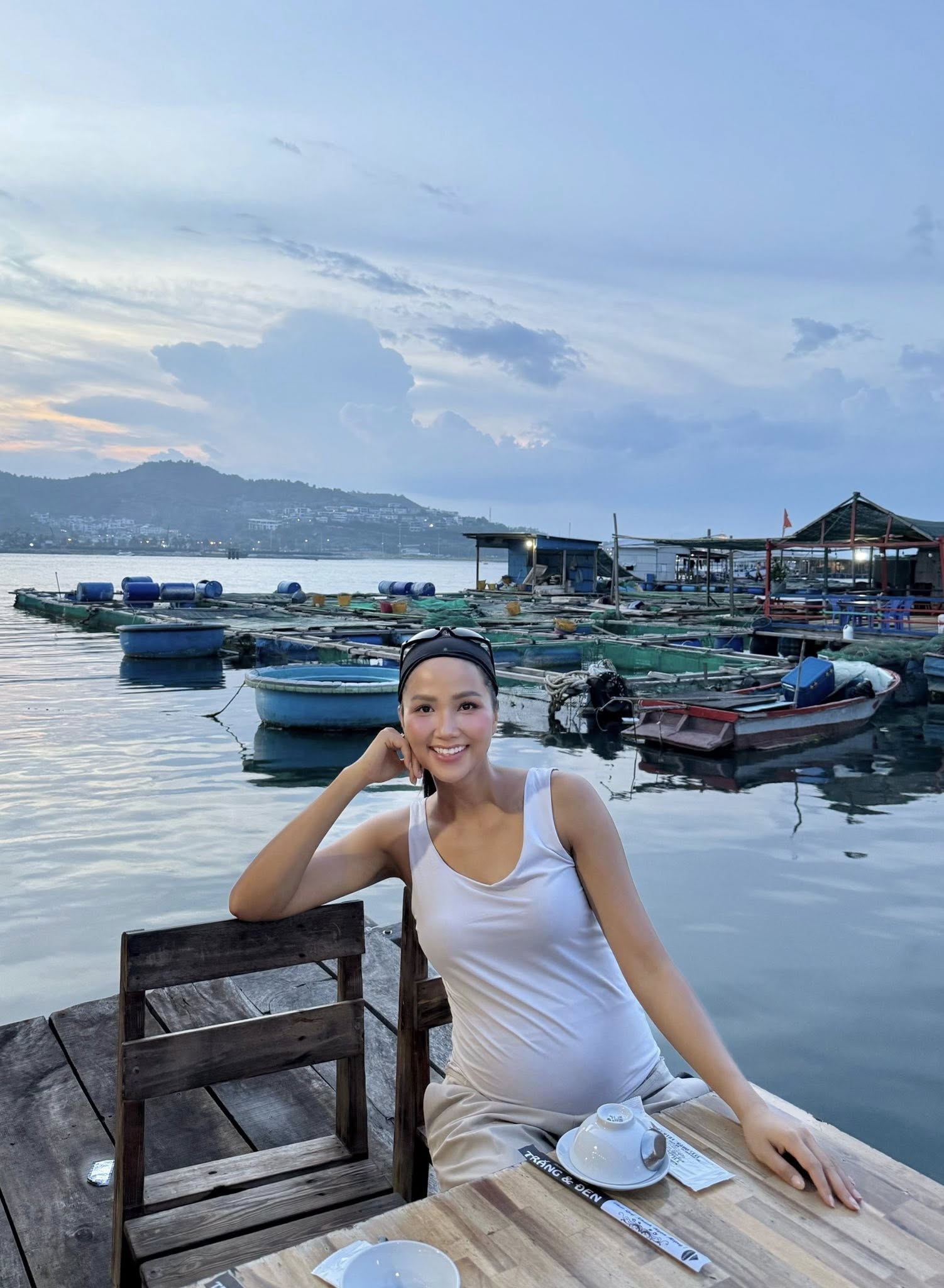 H’Hen Niê nói gì khi bầu vượt mặt vẫn mặc gợi cảm, đi giày cao gót? - 6