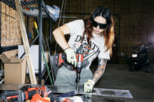 Cất bằng cử nhân, lao động trẻ chọn làm việc chân tay "kiếm nhiều tiền hơn"