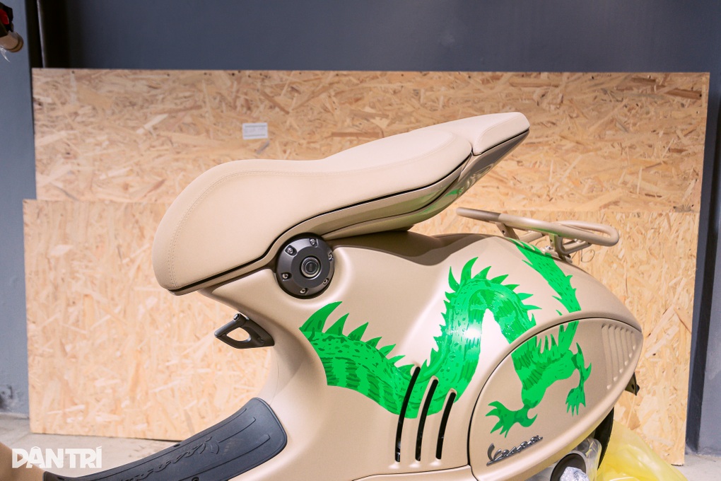 Vespa 946 Dragon rao giá hơn 700 triệu đồng, xe tay ga đắt ngang ô tô 7 chỗ - 9 Vespa 946 Dragon rao giá hơn 700 triệu đồng, xe tay ga đắt ngang ô tô 7 chỗ - 9