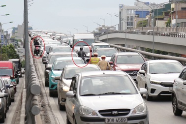 CSGT Hà Nội xử phạt nhiều tài xế đi vào đường cấm