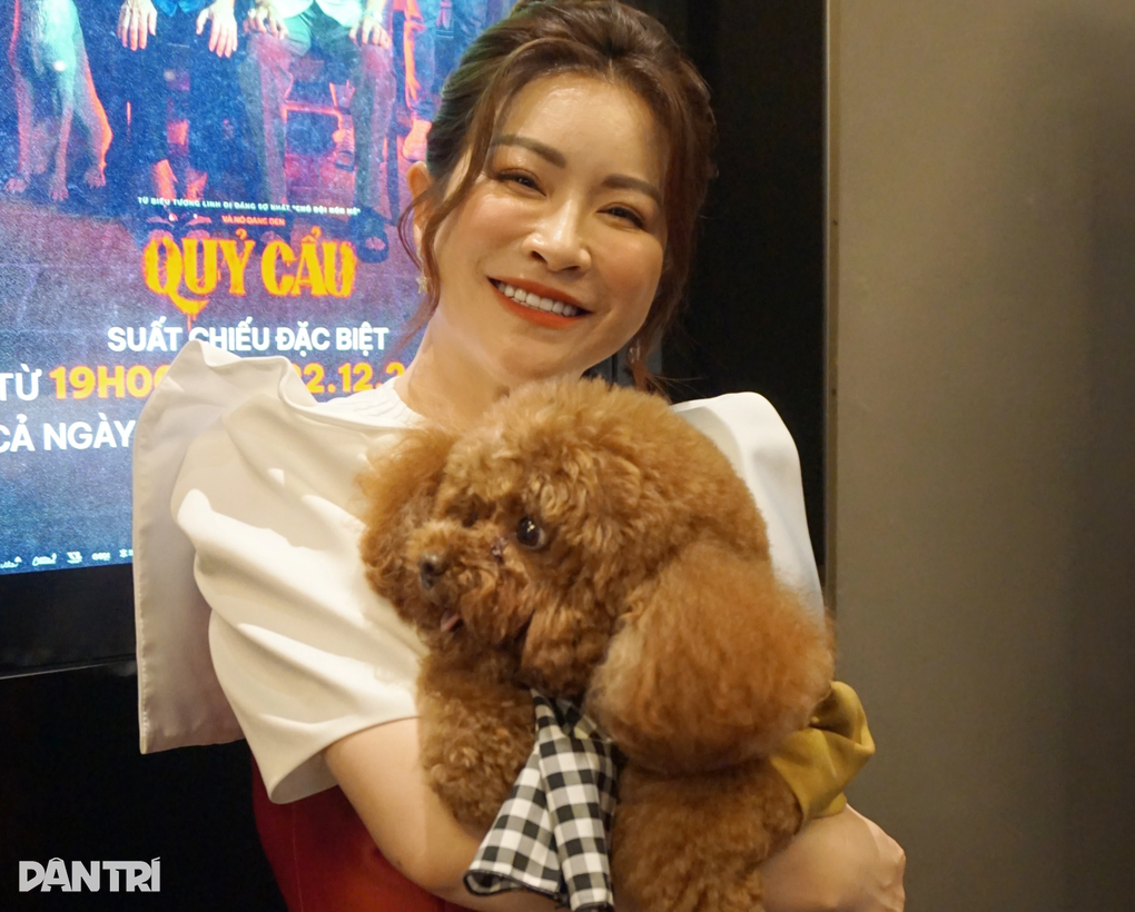 Kiều Linh dắt cún lên thảm đỏ, hé lộ về mái ấm cưu mang hơn 500 chú chó - 1 Kiều Linh dắt cún lên thảm đỏ, hé lộ về mái ấm cưu mang hơn 500 chú chó - 1