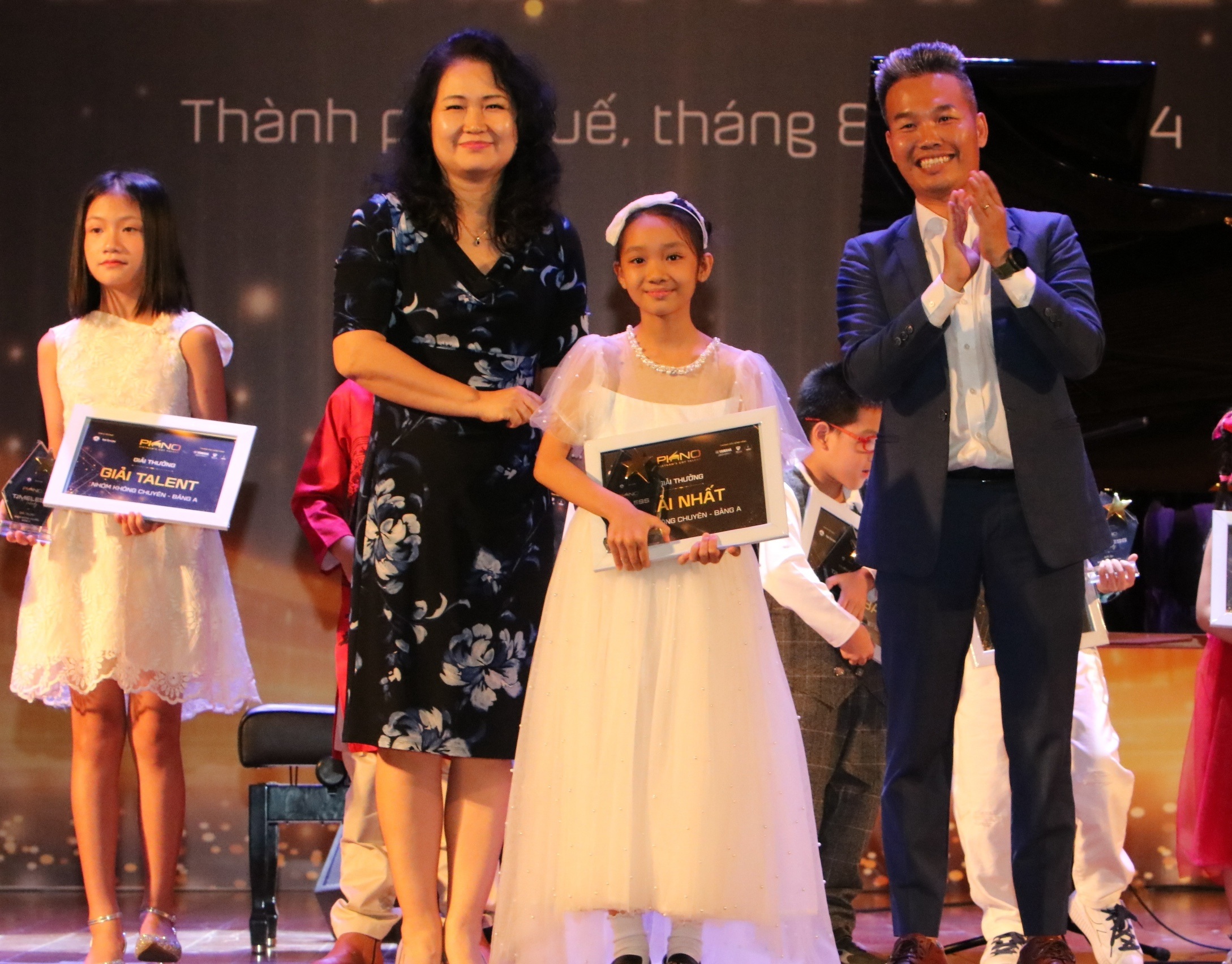 Många unga tävlande vann priser i Vietnam Piano Talent Search Contest - 3 Nhiều thí sinh nhí đạt giải cuộc thi tìm kiếm tài năng Piano Việt Nam - 3