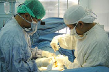 Đàn ông đi nối "đường ống sinh sản"