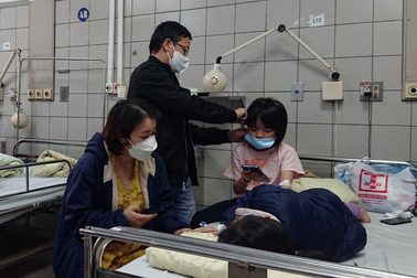 Vụ học sinh ngộ độc sau chuyến dã ngoại: Số nhập viện lên tới hơn 70