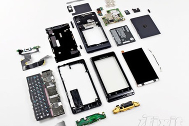 “Mổ xẻ” điện thoại Motorola Droid 2
