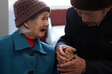 Cụ bà 98 tuổi dọa tự tử vì tình yêu bị ngăn cản