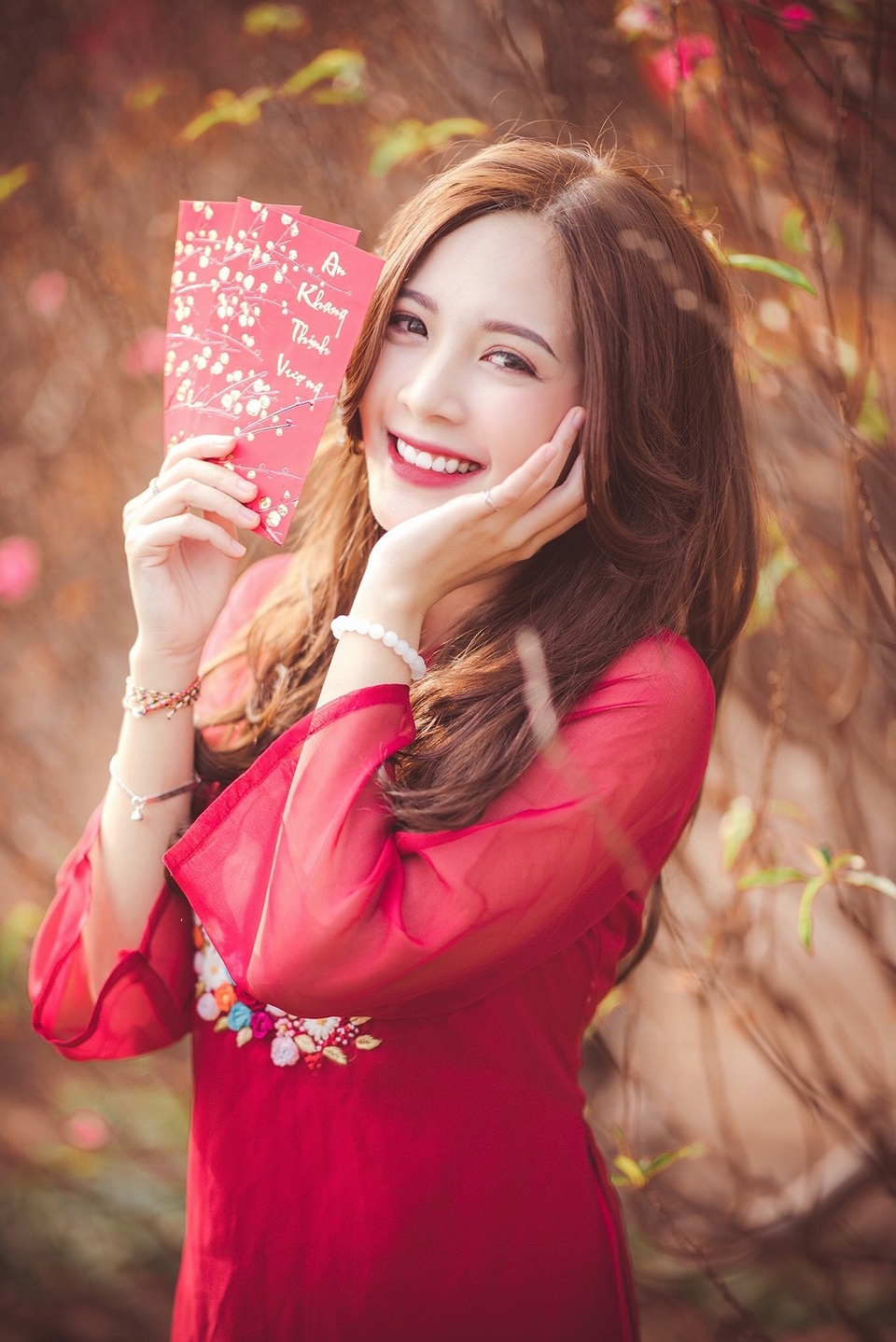 Thiếu nữ Hà thành khoe sắc bên vườn đào ngày Xuân - 1 Thiếu nữ Hà thành khoe sắc bên vườn đào ngày Xuân - 1