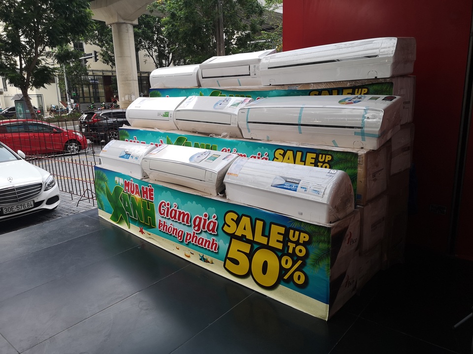Chú ý khi mua hàng điện tử trưng bày giảm tới 70% so với giá bán mới - 2 Chú ý khi mua hàng điện tử trưng bày giảm tới 70% so với giá bán mới - 2
