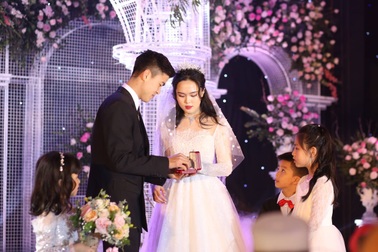 Đám cưới Duy Mạnh - Quỳnh Anh: Cặp đôi trao nhẫn, chính thức là vợ chồng