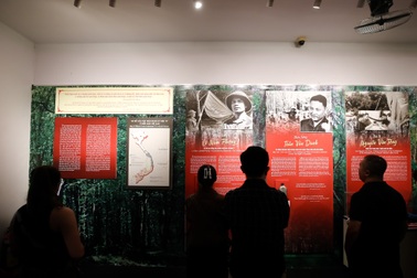 Chiêm ngưỡng hàng trăm kỷ vật, hình ảnh của người lính thời chiến