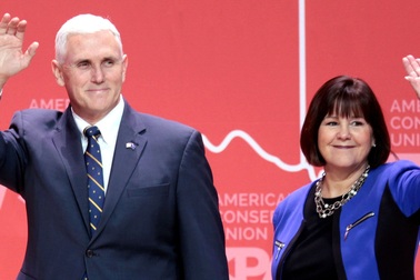 Phó Tổng thống Mỹ chỉ trích AP vì làm lộ địa chỉ email của Đệ nhị phu nhân