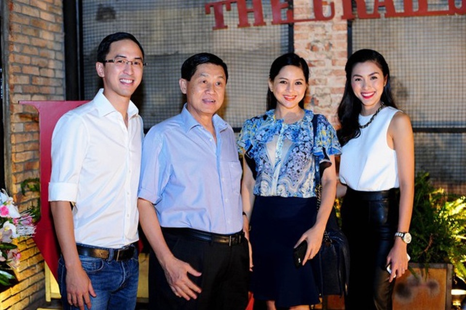 Nhà chồng Hà Tăng cùng nhiều đại gia “mất tiền” trong buổi sáng đầu năm 2020 - 1 Nhà chồng Hà Tăng cùng nhiều đại gia “mất tiền” trong buổi sáng đầu năm 2020 - 1