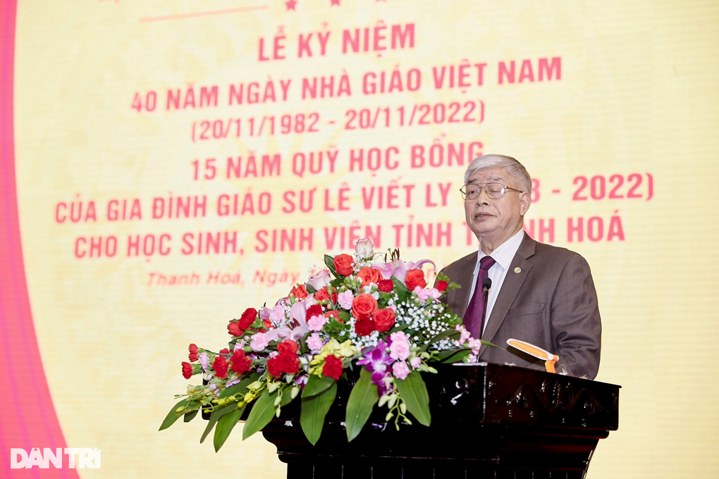 Một gia đình giáo sư 15 năm gây quỹ học bổng cho học sinh nghèo - 3 Một gia đình giáo sư 15 năm gây quỹ học bổng cho học sinh nghèo - 3