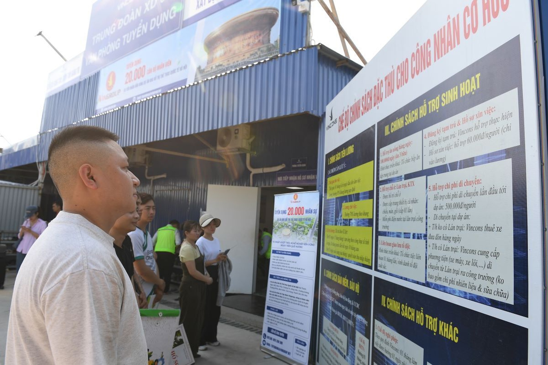 Không khí ngày tuyển dụng lao động cho dự án Khu đô thị Thể thao Quốc tế Hà Nội - 4