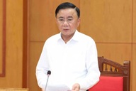 Bộ Chính trị: Tiếp tục bố trí các chức danh "không phải người địa phương"