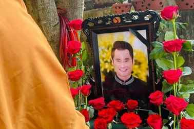 "Những ngày tháng cuối đời, NTK Nhật Dũng đau đầu dữ dội, phải ngủ ngồi"