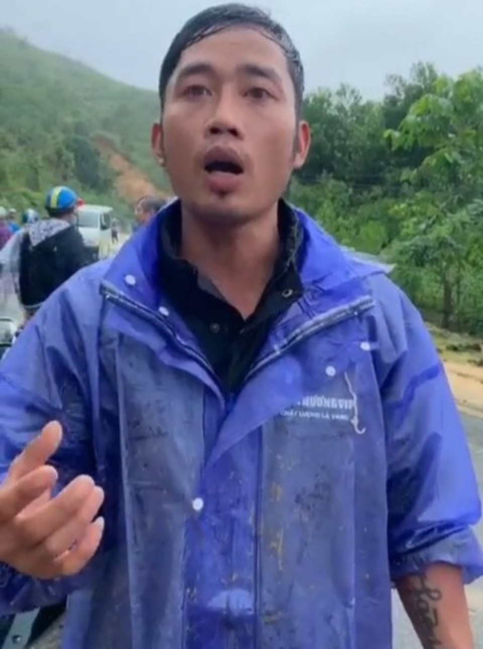 Nhân chứng kể vụ sạt lở núi kinh hoàng, người chạy thục mạng - 2 Nhân chứng kể vụ sạt lở núi kinh hoàng, người chạy thục mạng - 2