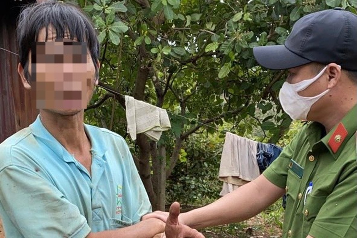 Nghi án con tâm thần sát hại mẹ rồi nấu cháo gà cúng mẹ - 1 Nghi án con tâm thần sát hại mẹ rồi nấu cháo gà cúng mẹ - 1