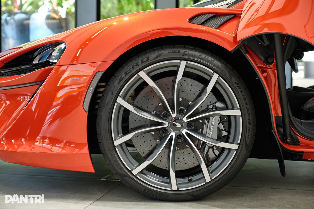 Siêu xe hybrid McLaren Artura có giá từ 15 tỷ đồng tại Việt Nam - 5 Siêu xe hybrid McLaren Artura có giá từ 15 tỷ đồng tại Việt Nam - 5